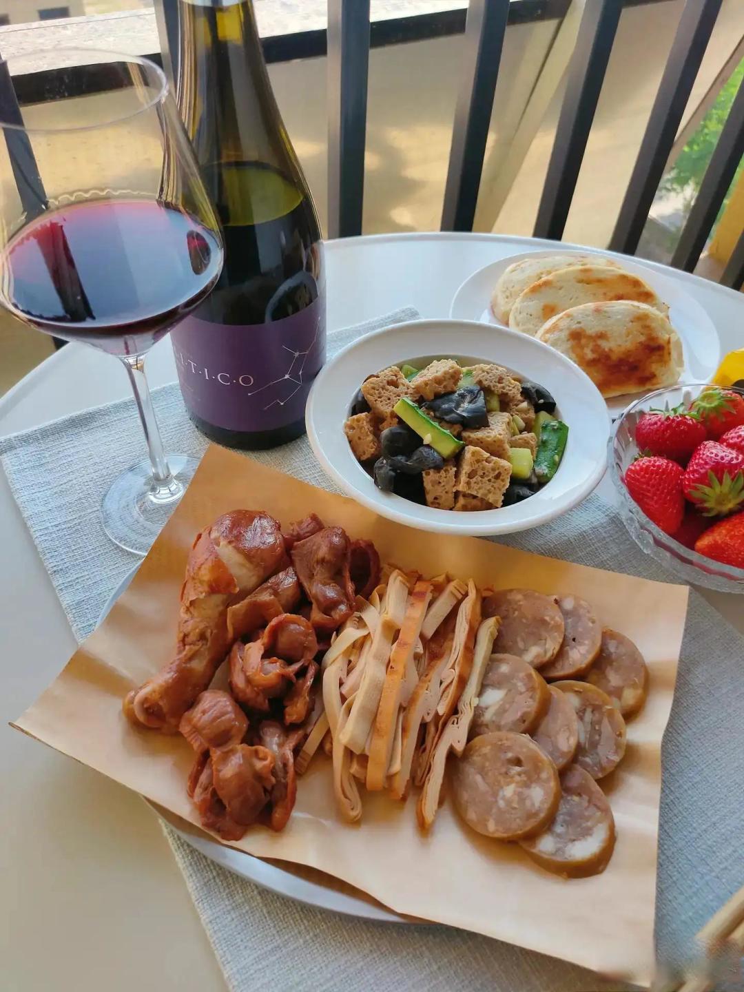 红烧肉配威士忌?洋酒与中餐的意外火花和搭配雷区
