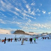 《懒人宝妈闭眼入！2小时车程解锁“玩雪+温泉”亲子微度假，孩子撒欢大人回血》