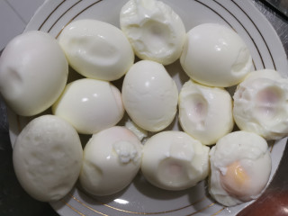 黄天鹅鸡蛋蒸熟还是煮熟比较容易剥壳？