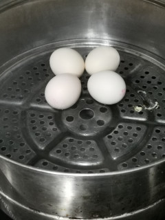 黄天鹅鸡蛋蒸熟还是煮熟比较容易剥壳？