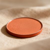 黄皮选腮红别只看显白！暖调低饱和+细滑质地才是自然好气色的关键