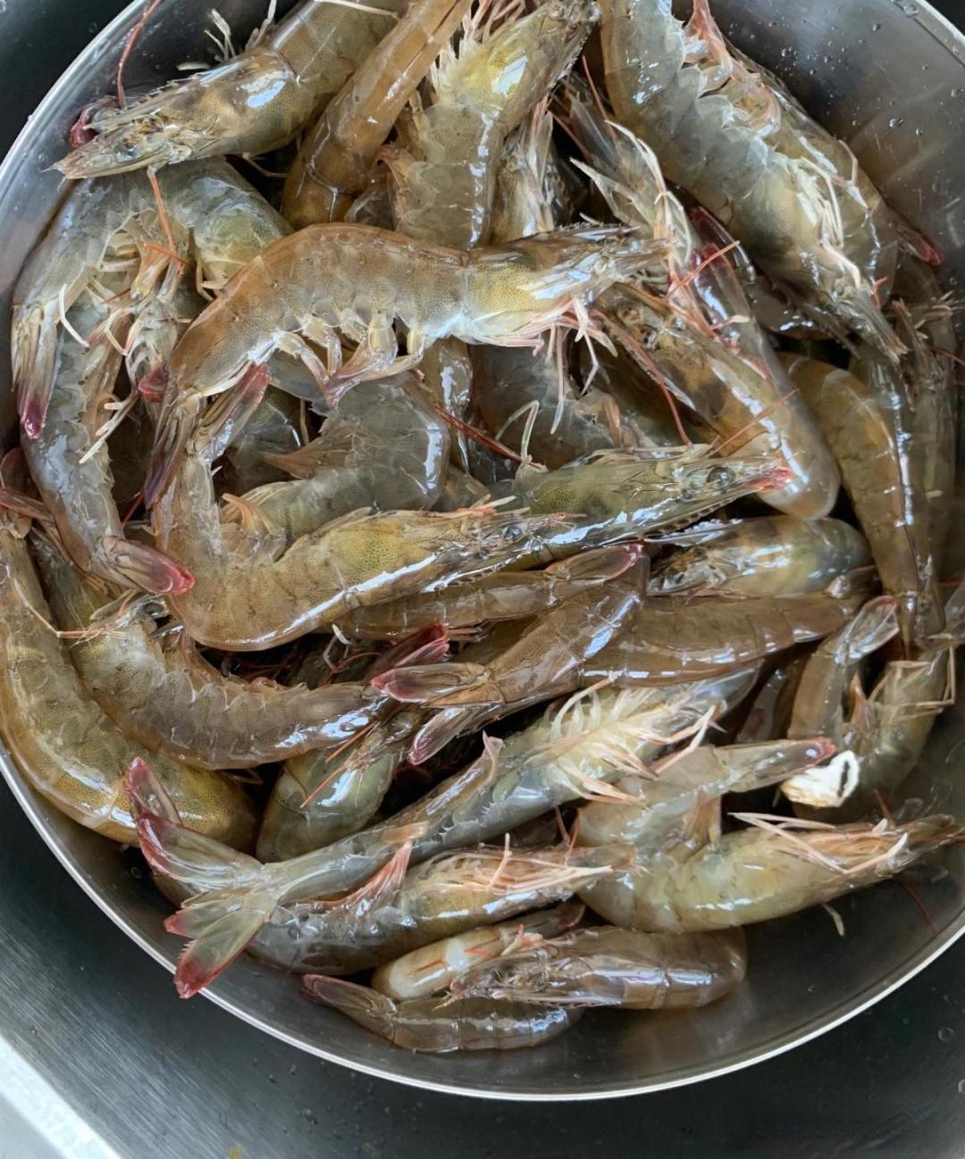 海鲜类食材怎样烹饪能最大程度保留其鲜味,同时避免腥味?