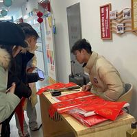 手搓年味VS简单布置：年轻人过年该选氛围感还是省心？1000+用户观点大PK