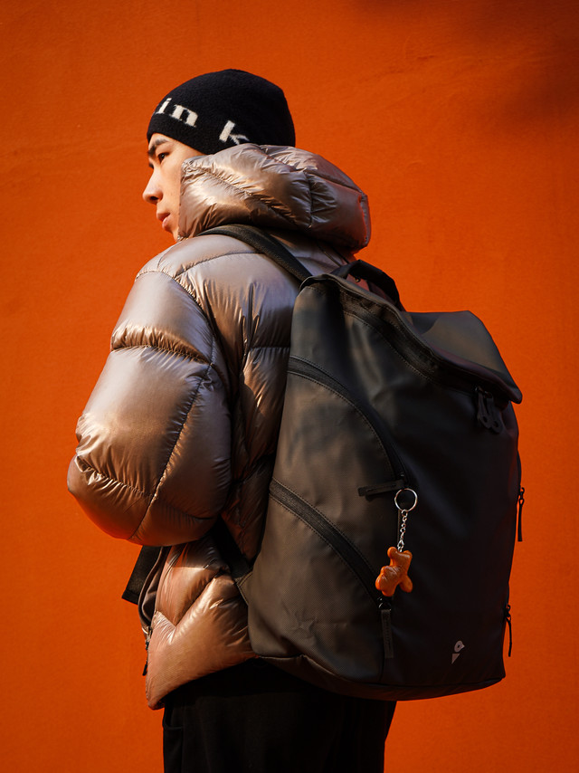 有没有适合上班通勤又能户外运动的双肩包？