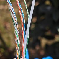 有无大佬帮我看一下这个网线是超6类吗？