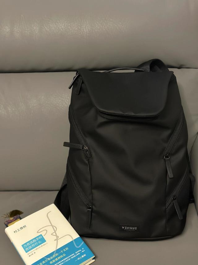 工作原因经常会有出差的需求，推荐品质比较好的通勤包