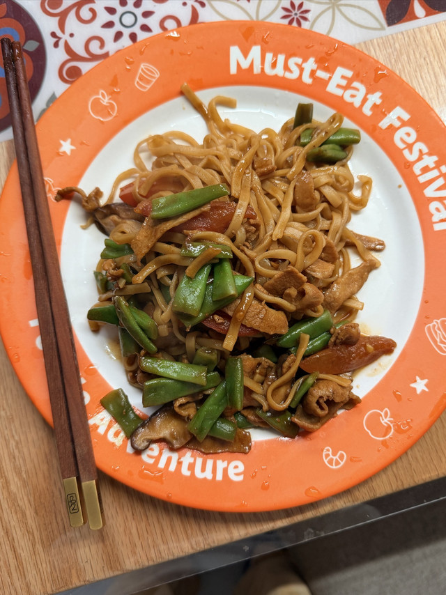 独居过年指南｜一人食的仪式感，是这锅焖面给的