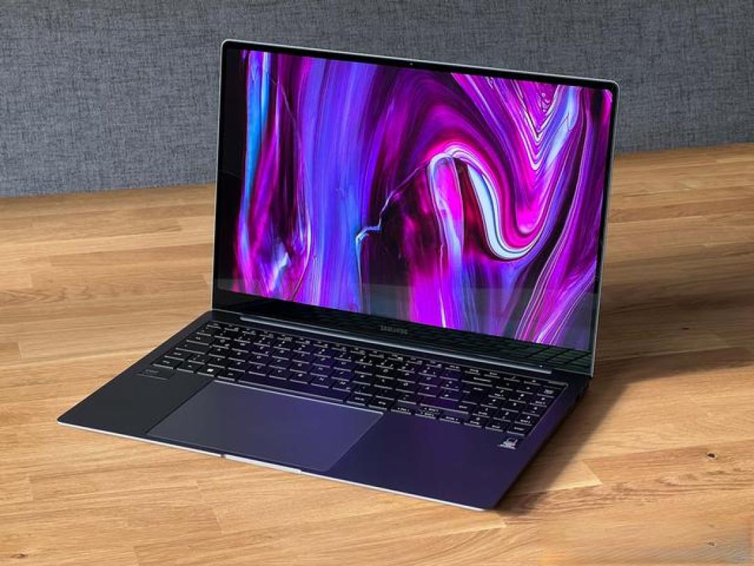 华硕 Zenbook A16 16英寸极致轻薄 约1.2千克并有SD卡槽
