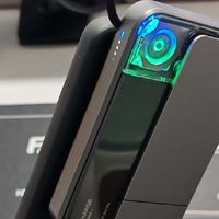 业界首创带万转主动散热风扇的闪极飓风3充电宝，低温快充更安全