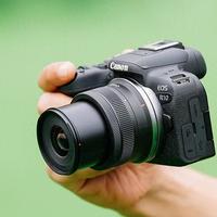 2420 万像素 + DIGIC X 处理器，佳能 R10 低感画质直逼全画幅？