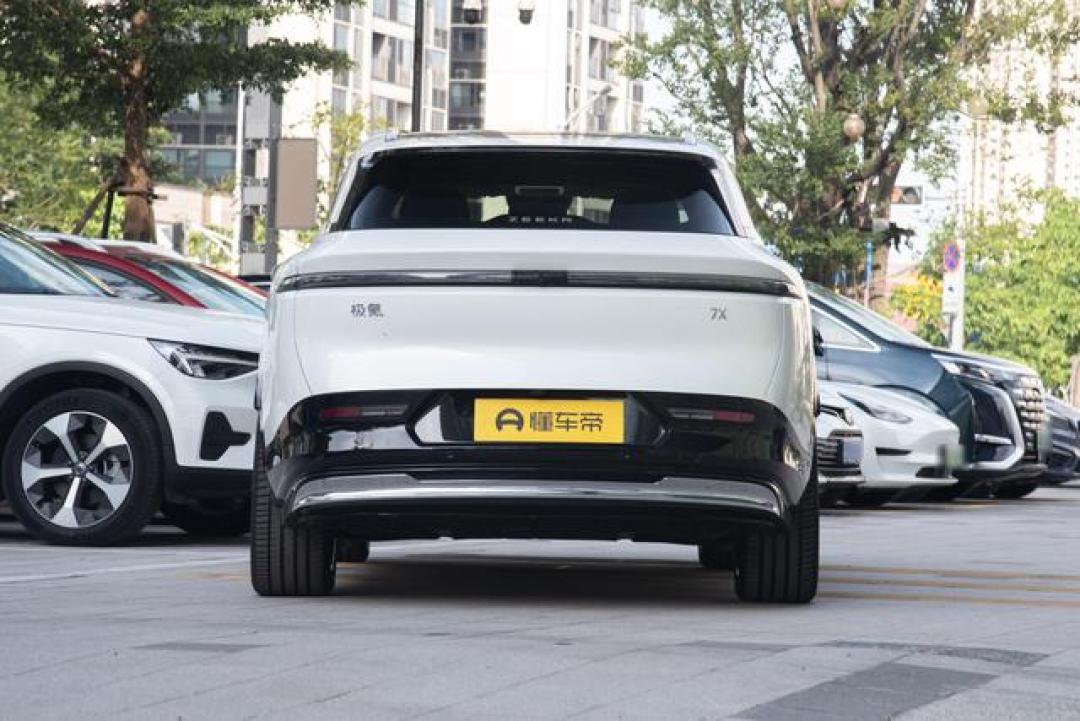 极氪7X：20-30万新能源中型SUV，家庭必选车型？