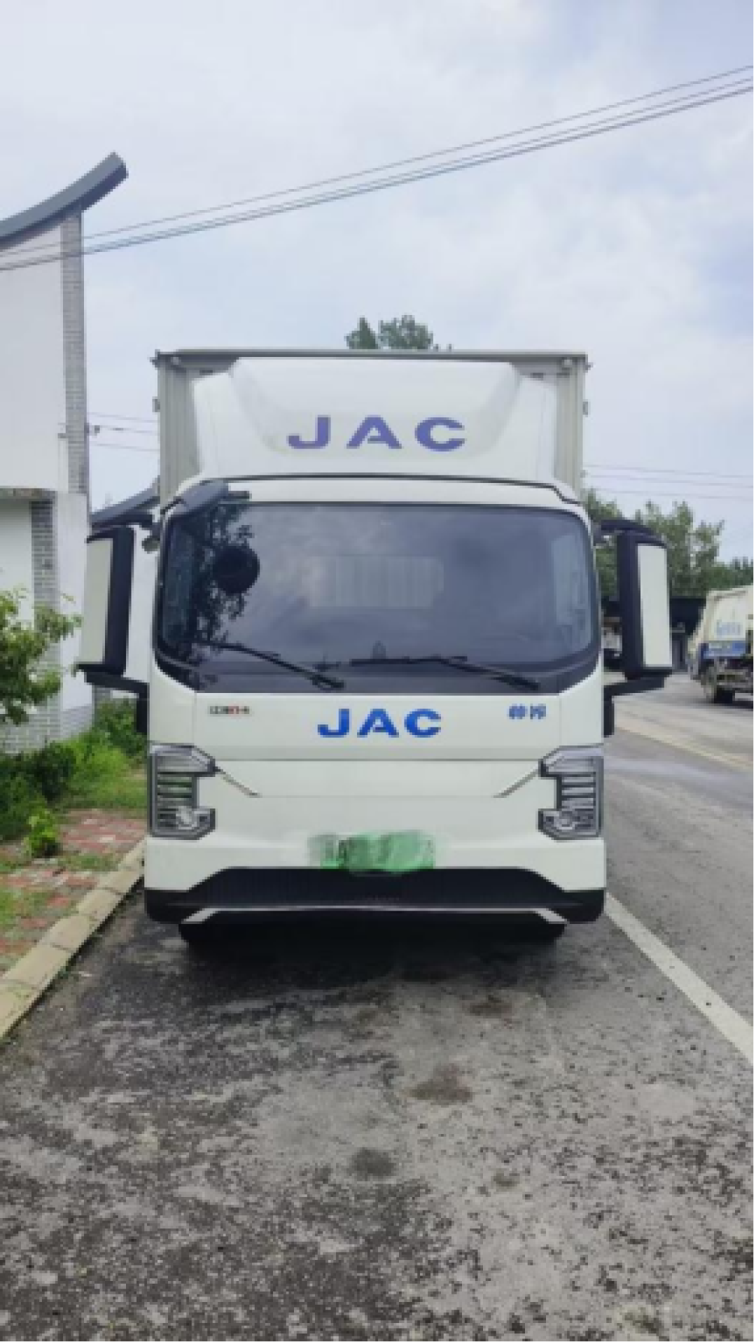 从油车到电车 张师傅的新选择:江淮新能源ES9 让货运更自由