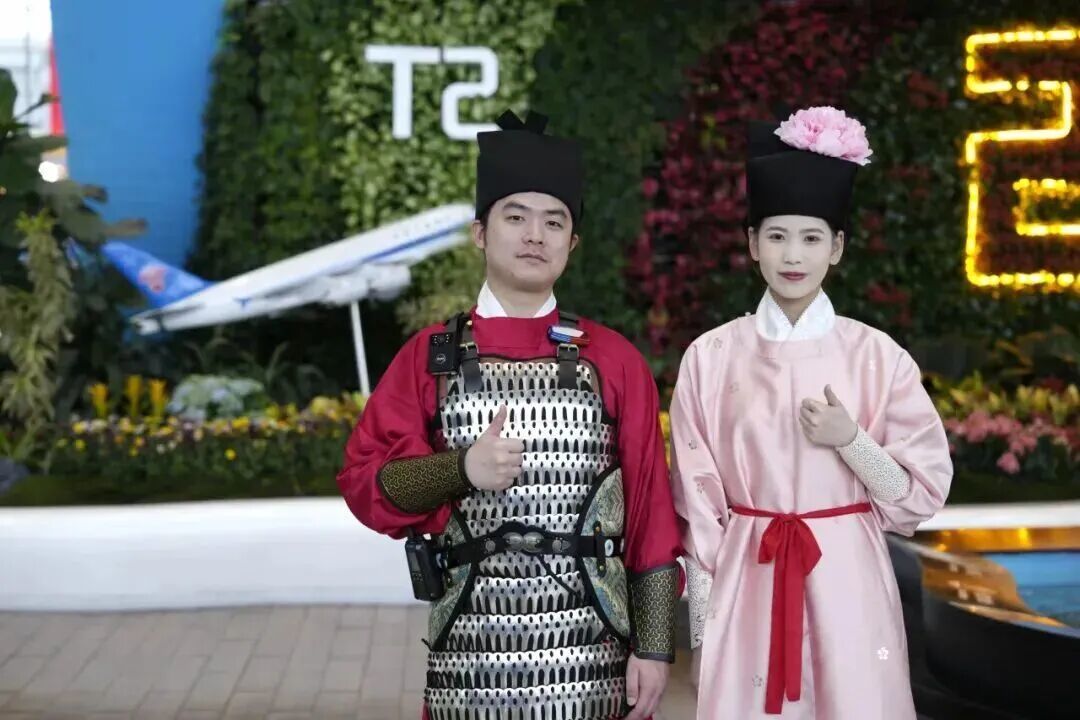 “客官，这边请”...广州白云机场“穿越”了？【饮茶论道】