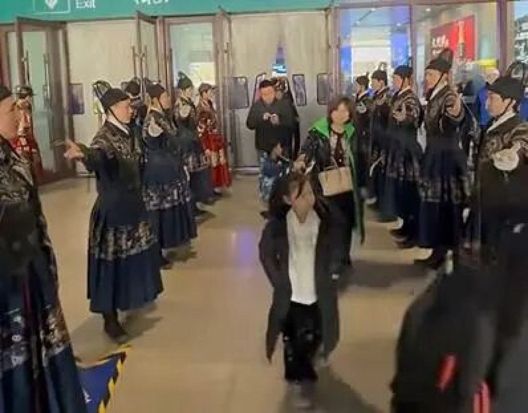 “客官，这边请”...广州白云机场“穿越”了？【饮茶论道】