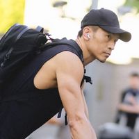 去上海才发现：很多人穿着萨洛蒙、昂跑，果然还是中产跑鞋有魅力