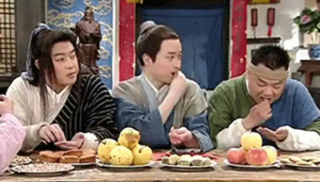 那个装过月饼的大铁盒里，藏着中国人过年的秘密