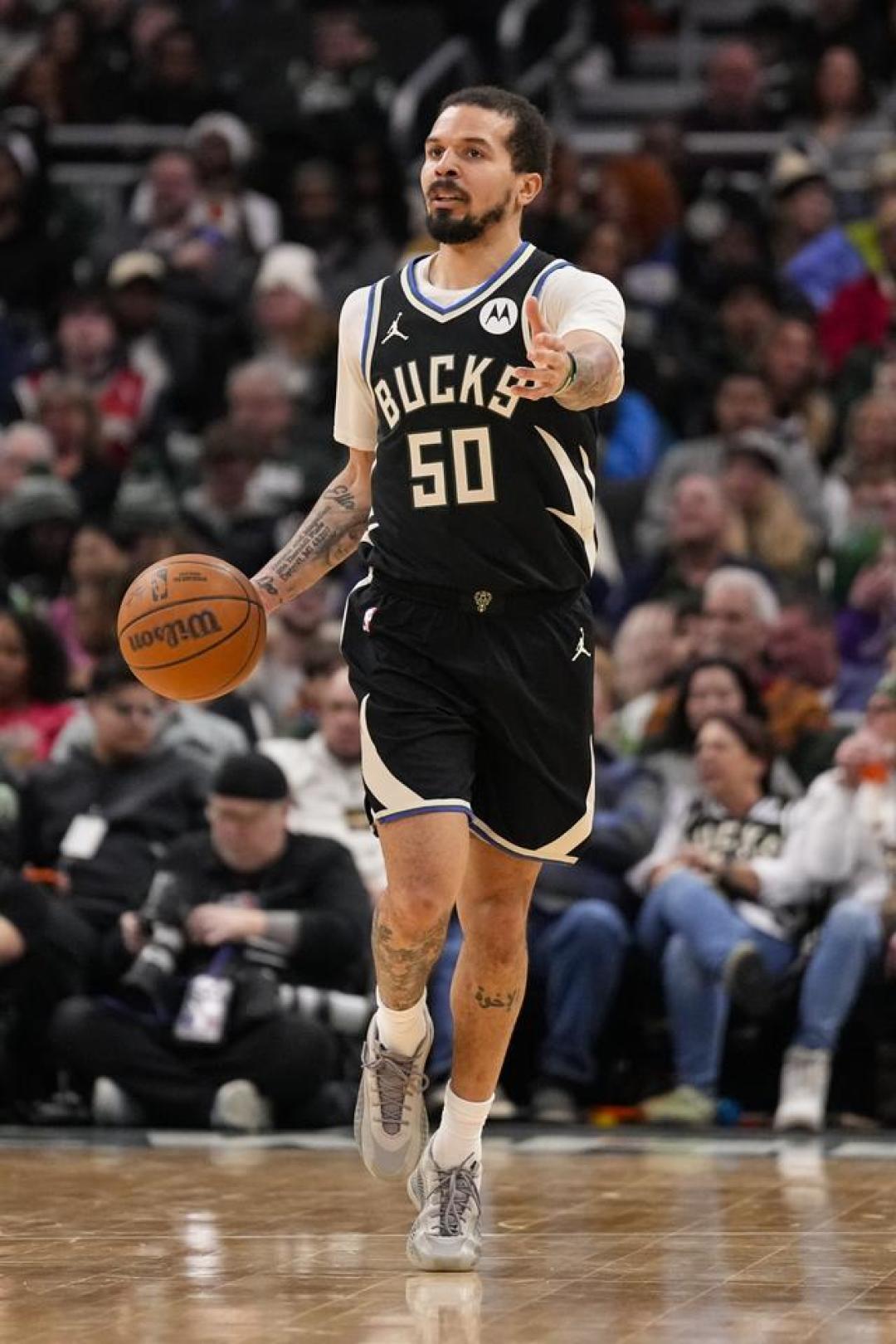 NBA疯狂一夜:湖人换来神射手,字母哥不走了,火箭按兵不动!