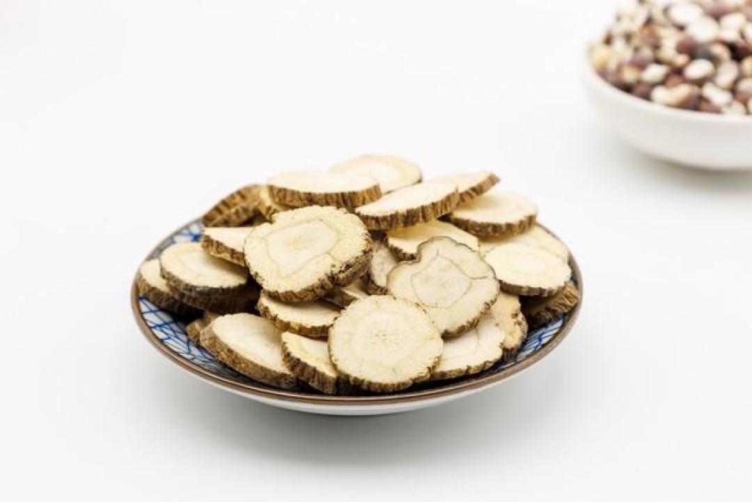 中药里的天然止痛方白芷!巧搭3味药,止头痛、缓腹痛、舒关节痛