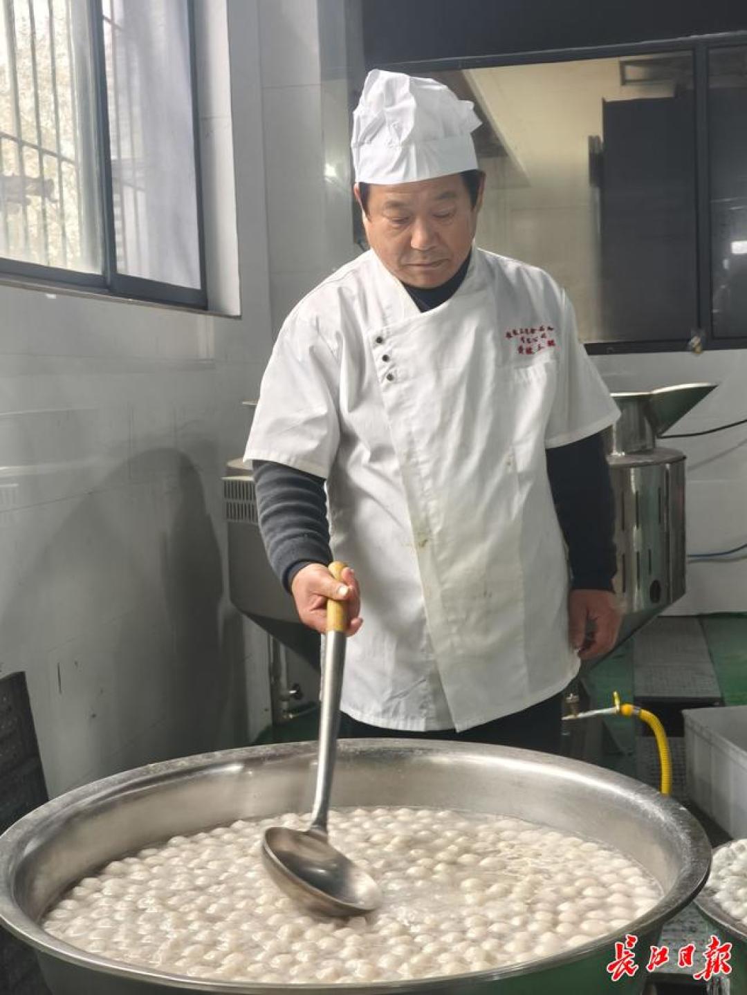 一本食谱传承半世纪,季氏“黄陂三鲜”50多年味道不变