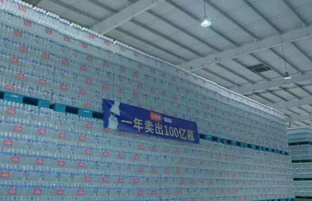 31岁的今麦郎,为什么在2025年跑去“无人区种大树”