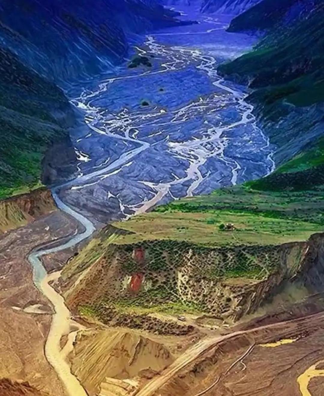奎屯河大峡谷:天山脚下的自然奇观,一部活的地质教科书