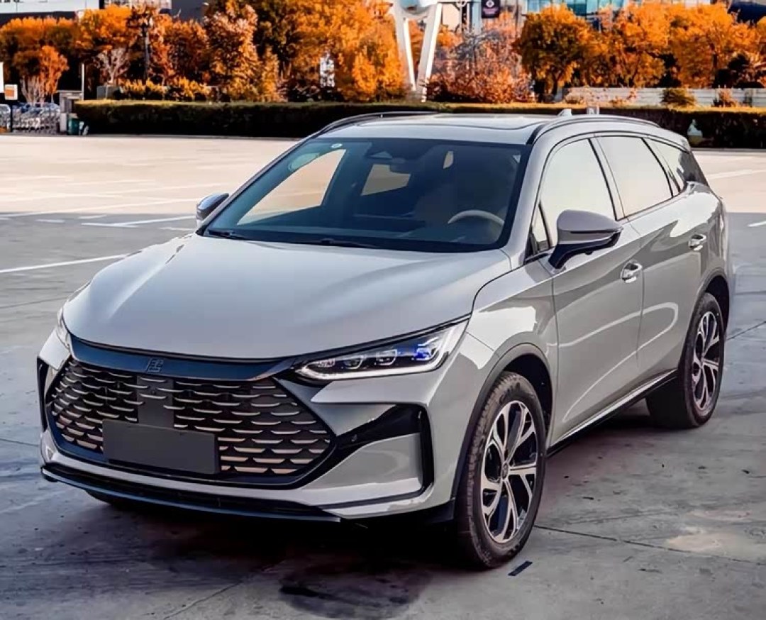 不愧为比亚迪“王牌”SUV,动力272Ps,仅5.7L油耗,底盘比日系稳