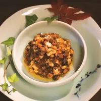 【红楼梦美食】茄鲞，到底有多奢靡
富贵的习惯了富贵，不以为乐，贫穷的习惯了贫穷，不以为苦。这被富贵包裹了一层又一层的生命，到底失了真味与真情。就像失去了茄子味的茄鲞，还是茄子吗？