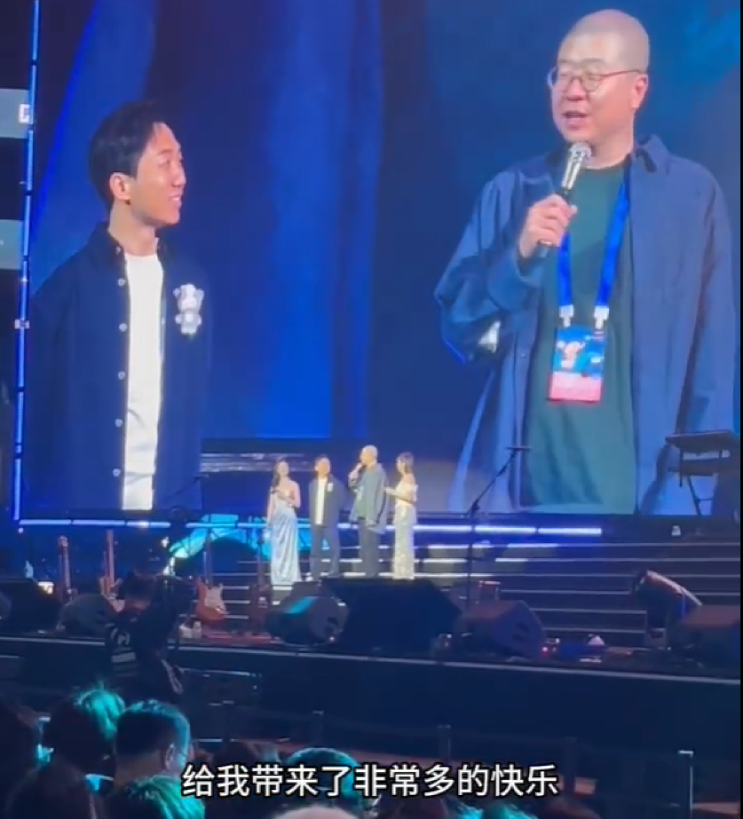 泡泡玛特年会沈腾现身抽大奖 创始人王宁打咏春拳 李诞现场表白