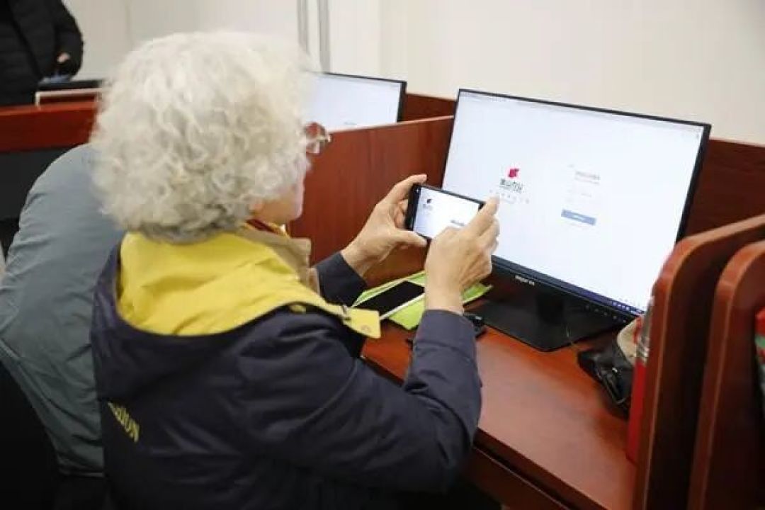 中国3分钟 | 在中国,最酷炫的AI选择走入烟火人间