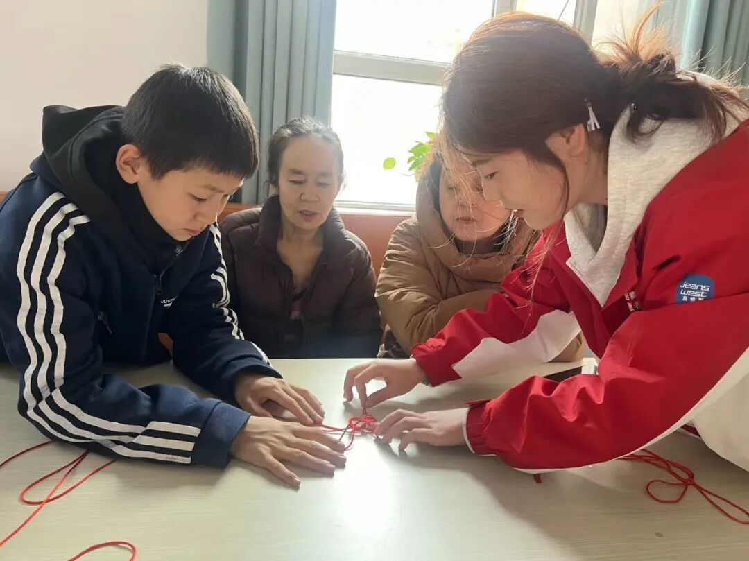 两支团队丨“非遗匠心·甜蜜传承”:手工艺小组走进滨河社区开启奇妙手工艺之旅