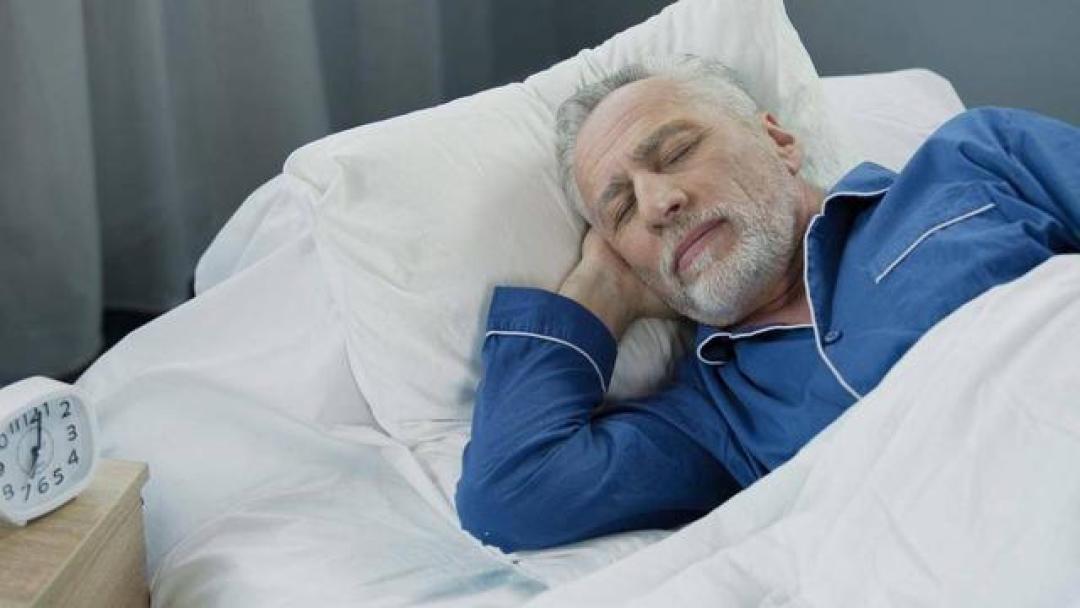 10点半睡觉被推翻了?医生忠告:过了70岁,睡觉尽量要做到这4点