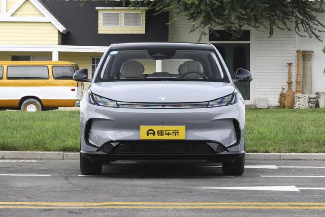 试驾极狐 T1 2025 款 425 MAX——10 万级纯电小车竟有这些惊喜