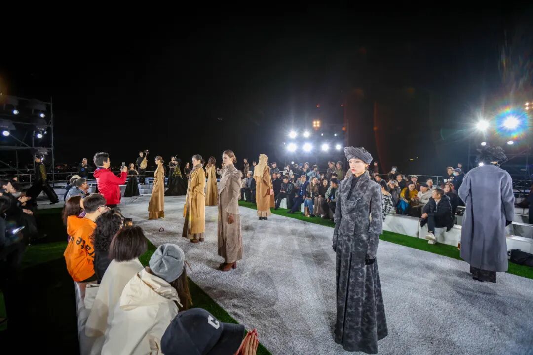 行走云端!南京这场秀,惊艳!