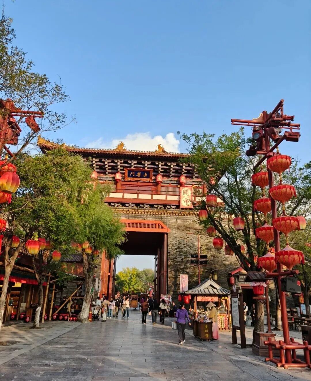 超乎意料!万岁山武侠城vs清明上河园,谁才是真王者?
