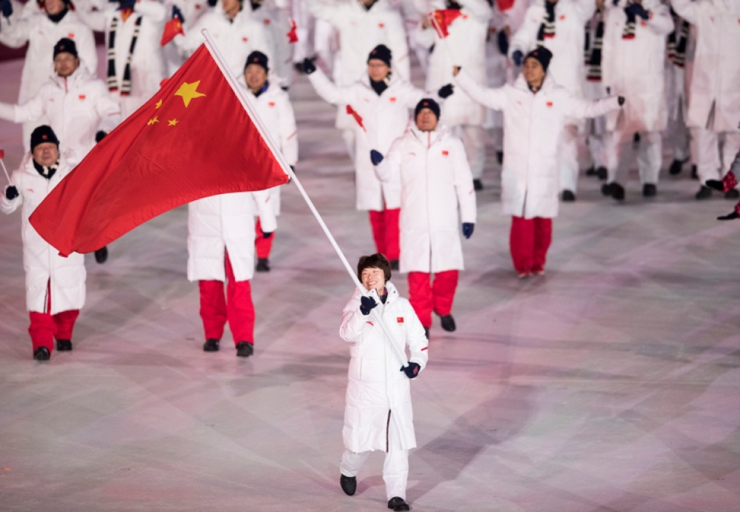 国外网友在线“求同款”!中国冬奥战袍,如何炼成的?