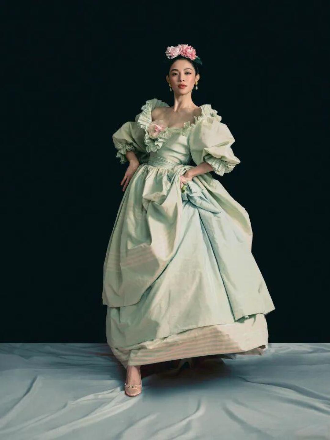 Vogue 20周年|秘境花园里的百花图鉴