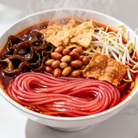 配菜足、不坨粉：5款网红酸辣粉横评，谁在真材实料谁在虚标分量