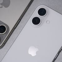 iPhone 17打破标准版天花板：高刷屏与A19芯片下，长焦缺失和贴膜隐患成关键抉择点