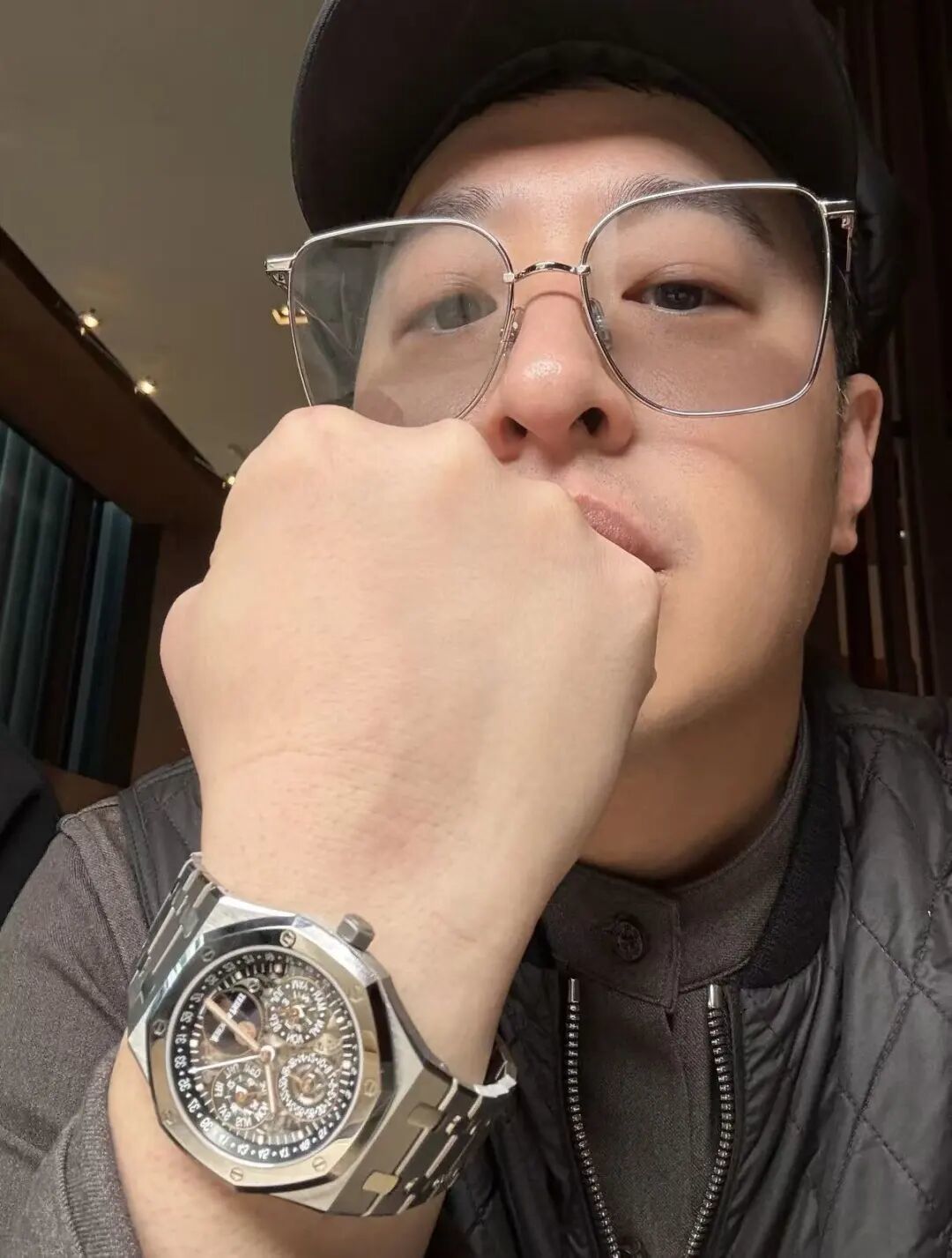 富哥潘玮柏又晒表!依旧爱彼皇家橡树