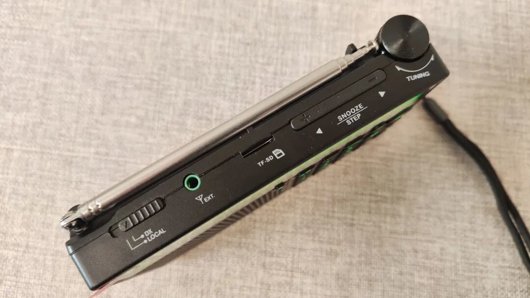 草莓评测:深度揭底汉荣达757收音机与W3信号转发器