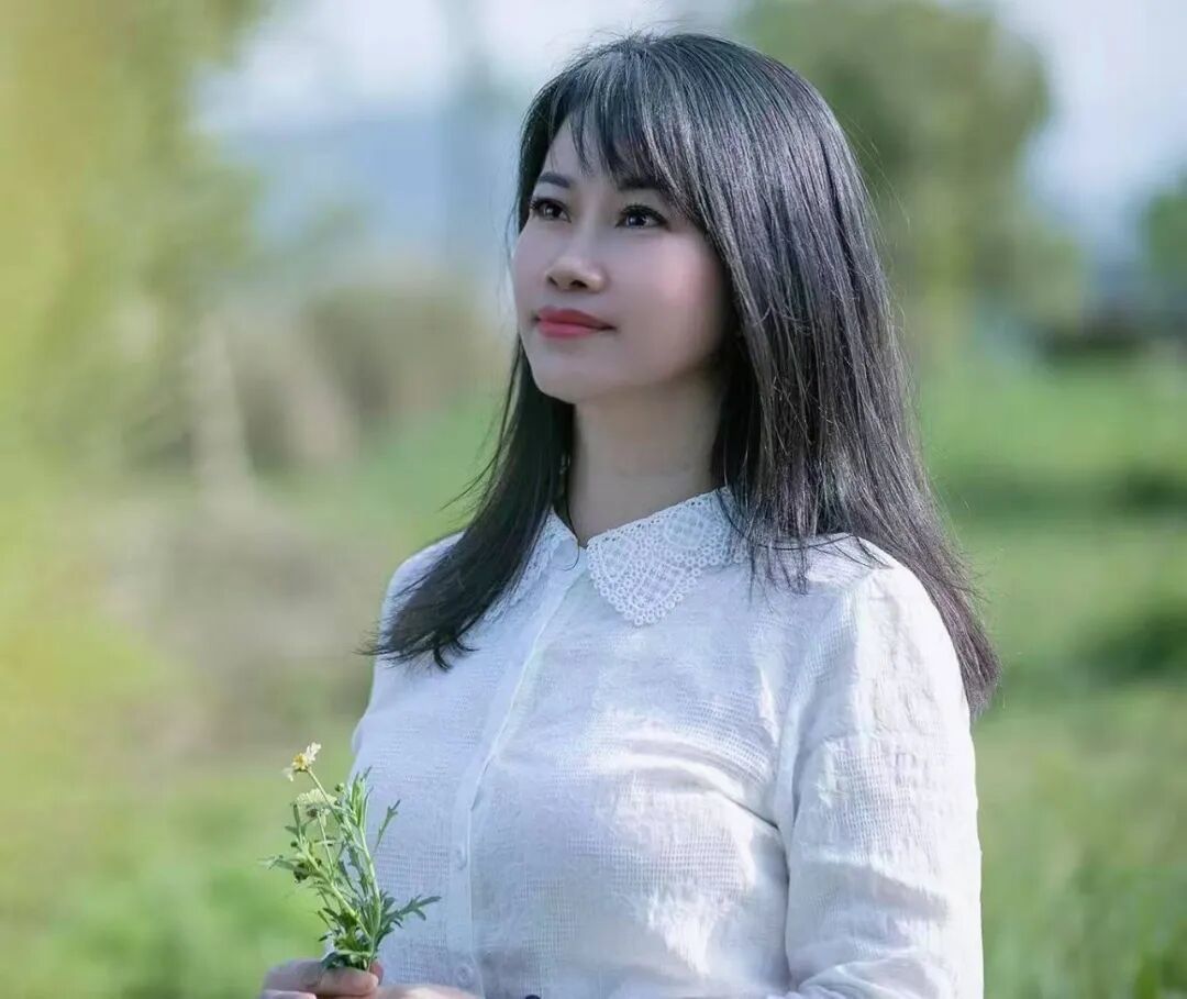 好诗欣赏‖唯有月亮让我们抬头(五首)