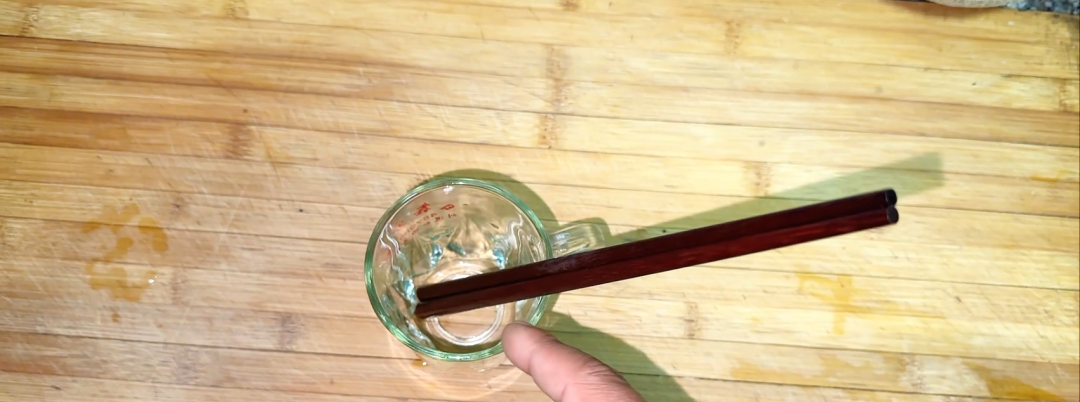 天天用清水洗筷子,等于吃“细菌”,教你一招,筷子洗的既干净又卫生