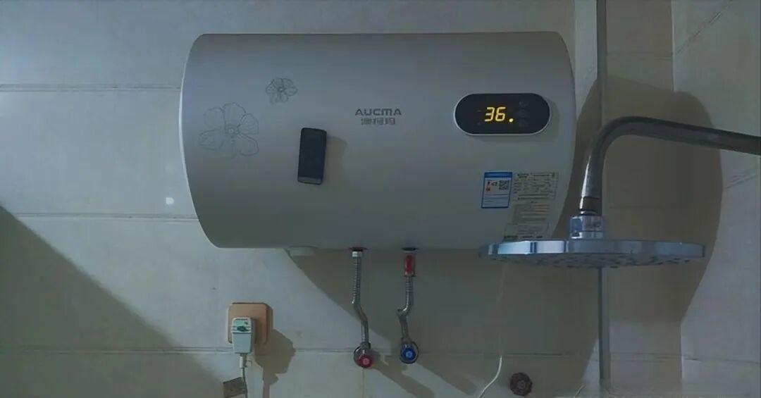 洗澡时电热水器要不要断电？多亏维修师傅提醒，快叮嘱你的家人