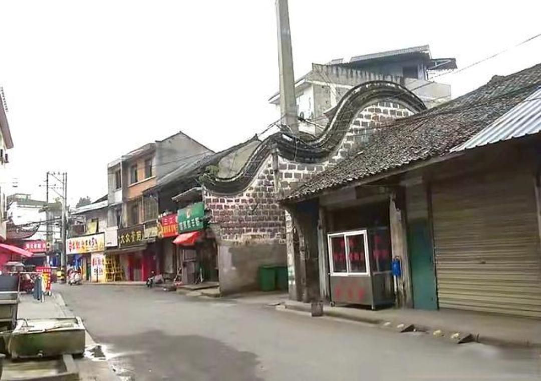 成都超级低调的小镇,老街还停留在70年前,好多土美食!