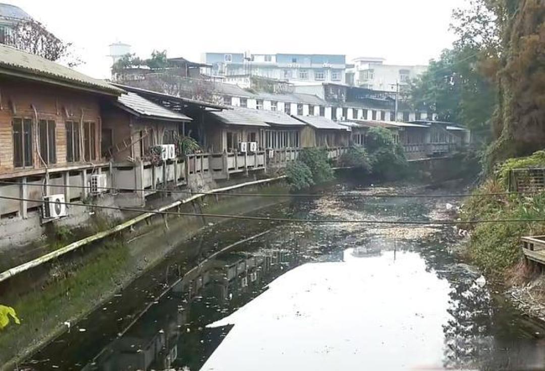 成都超级低调的小镇,老街还停留在70年前,好多土美食!