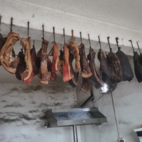 陕西镇安:乡村腊肉“熏”出年味幸福来