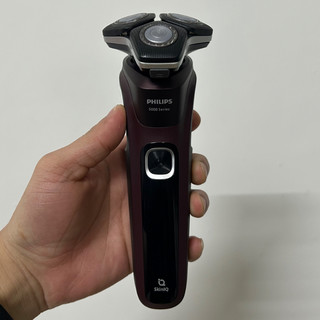 (剃须刀测评)飞利浦电动剃须刀旋护5系S5831,值得值得买,剃净和体验分享