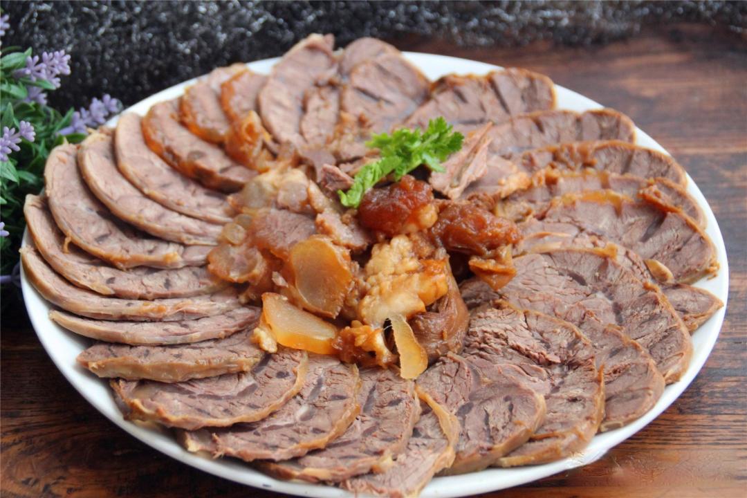 你的家乡在「年夜饭」菜式和饮食文化上有什么讲究和规矩?