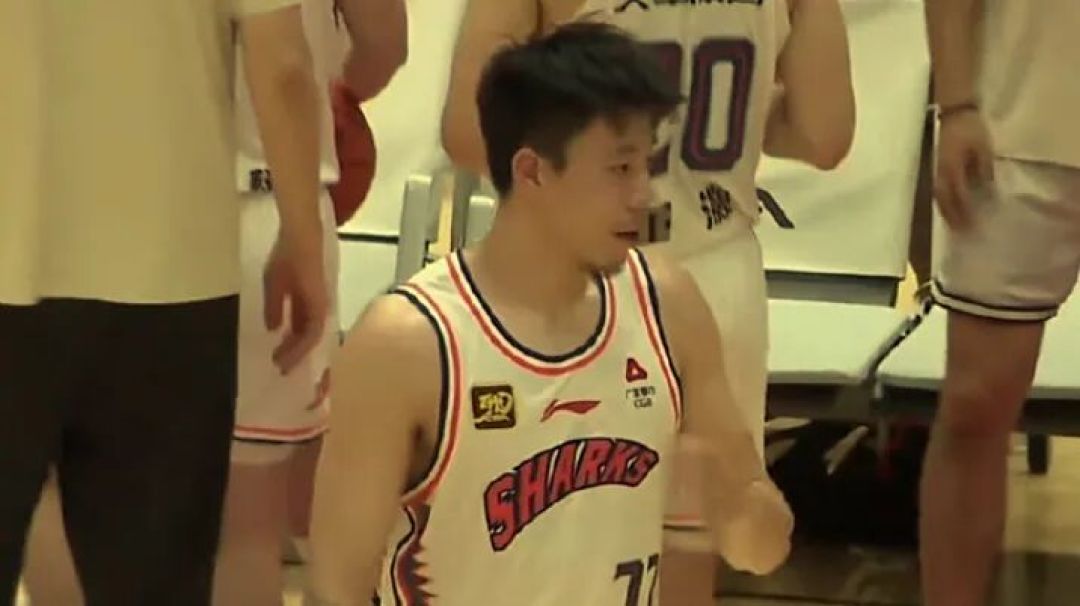 73:77!上海队4分憾负,先后输给浙江双雄惨遭两连败,张镇麟虽然还是7分,但是面对的是广厦锋线双子星真的进步了!