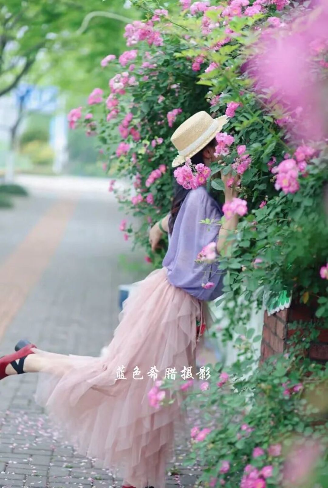 把自己拍进风景里，为什么说不露脸的照片更容易出片？